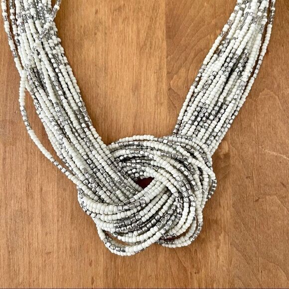 Cream and silver beaded necklace - Picture 2 of 2